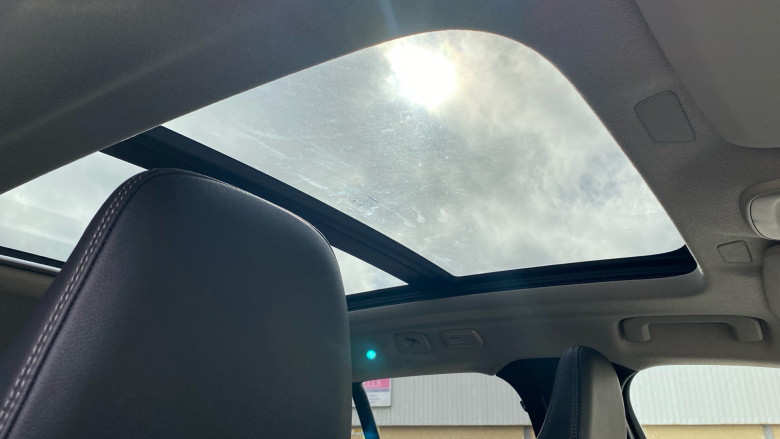 Volvo XC40 2.0 B4P Ultra Dark 5dr Auto Petrol Estate